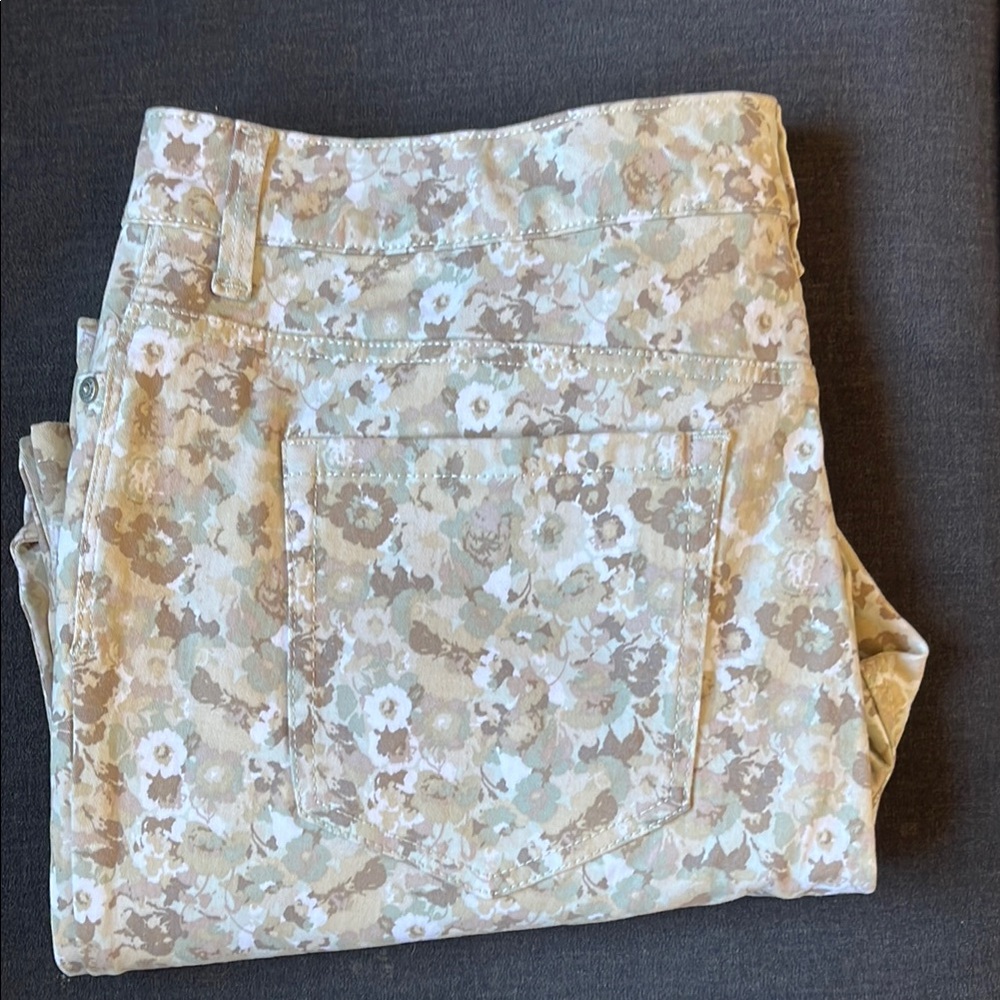 Gloria Vanderbilt Floral Patterned Jeans